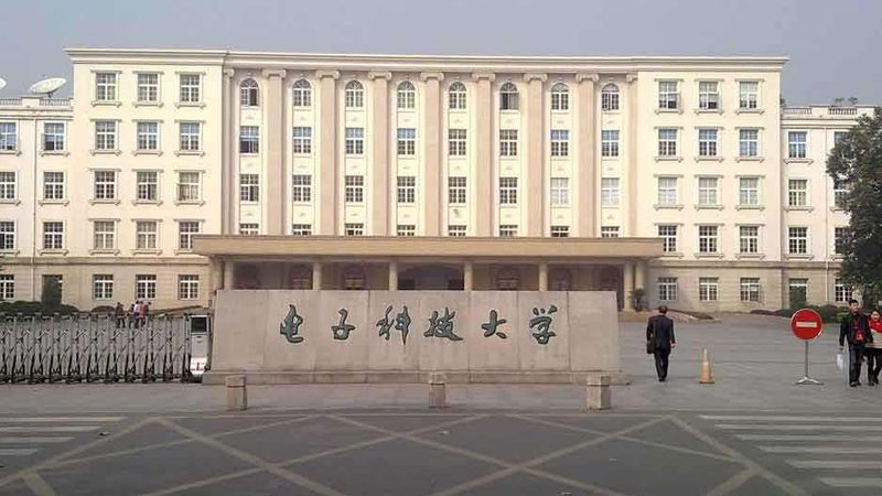 电子加工材质选择：揭秘影响性能的关键因素