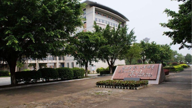连接器：电子设备中的“桥梁”，如何选择合适的批发供应商？**